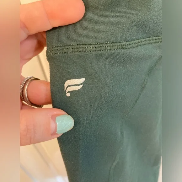 Fabletics powerhold dark green capri leggings 17” waist fits like an XL - Picture 3 of 5